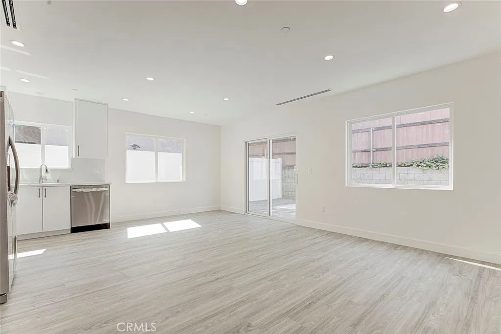 2 bed, 1.5 bath, 800 sqft, $2,990 — Photo 4