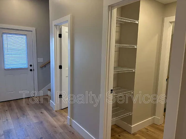 529 N Highland Ave — Photo 11