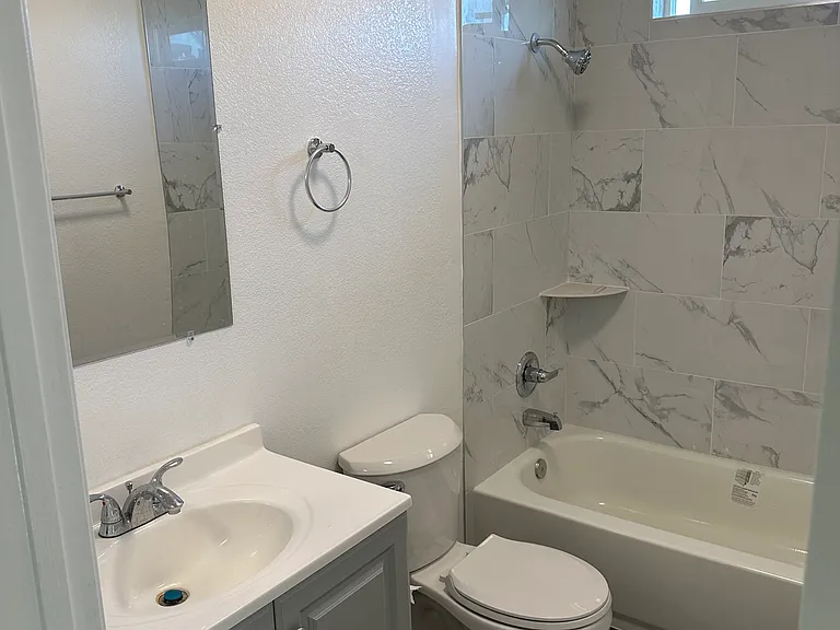 2726 Strathmore Ave #A-L — Photo 13
