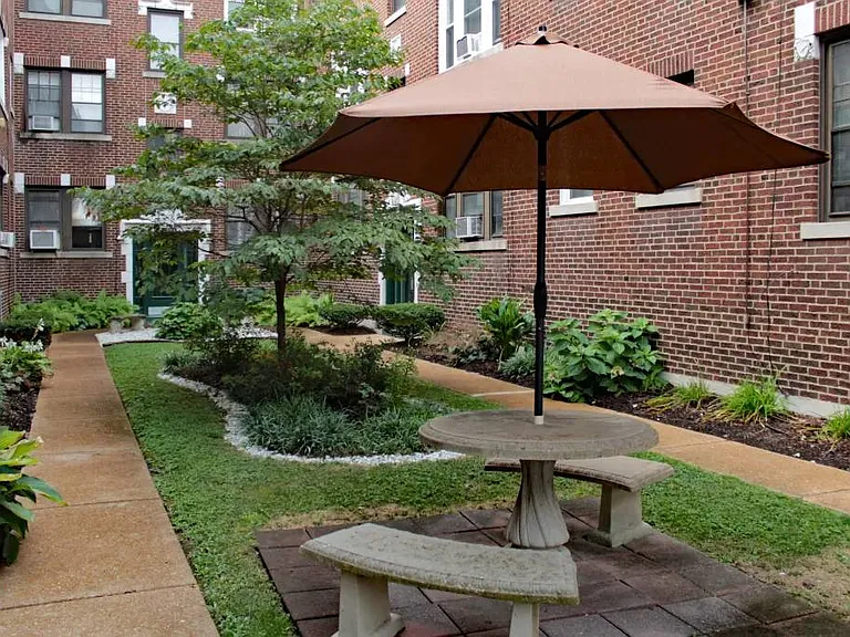 Oak Park Apartments — Photo 8