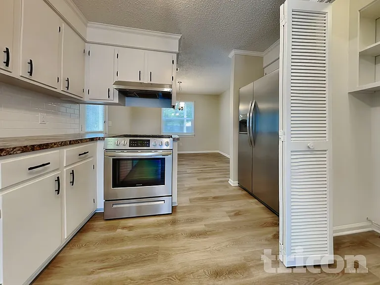 504 Lord Howe Rd — Photo 6