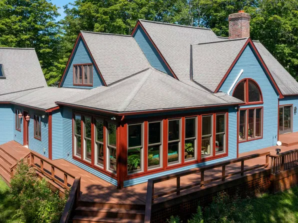 438 Redfield Proctor Road, Hartford, VT 05059