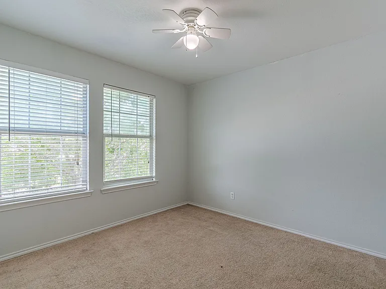 164 Springtree Holw — Photo 23