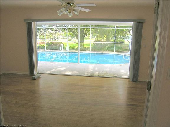 4th image of 10 Somerset Ln