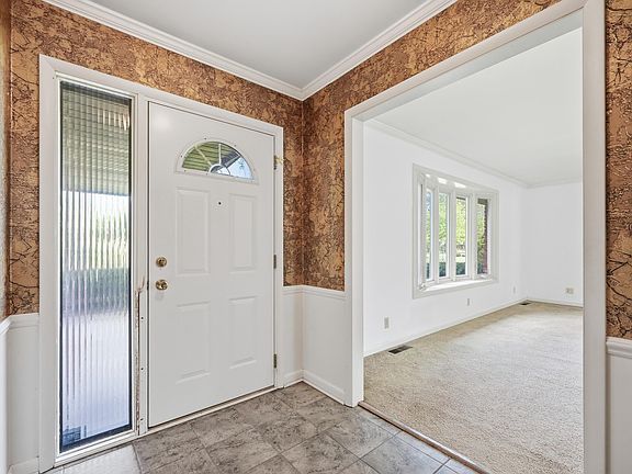 4th image of 304 N Bayberry Ln