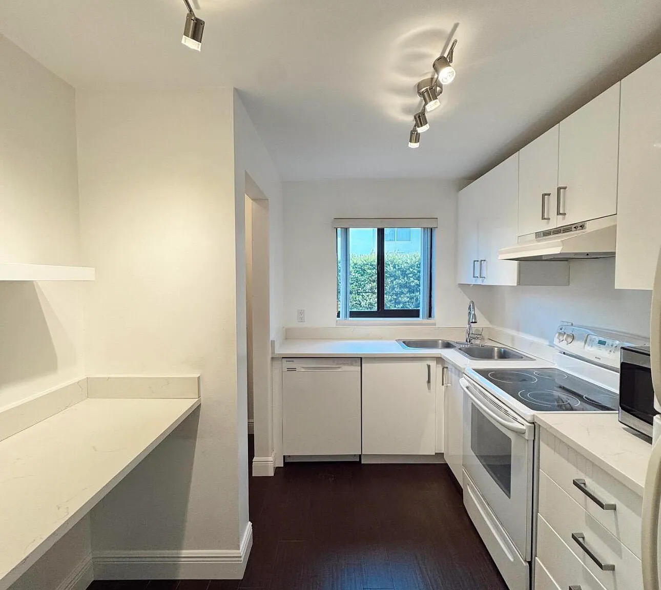 2 bed, 1.0 bath, 800 sqft, $2,300 — Photo 4