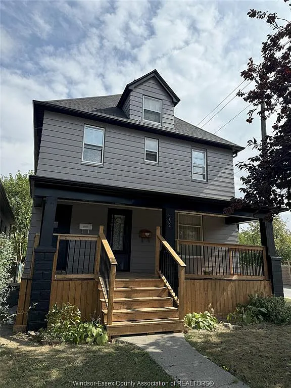 792 Pierre Ave photo 1
