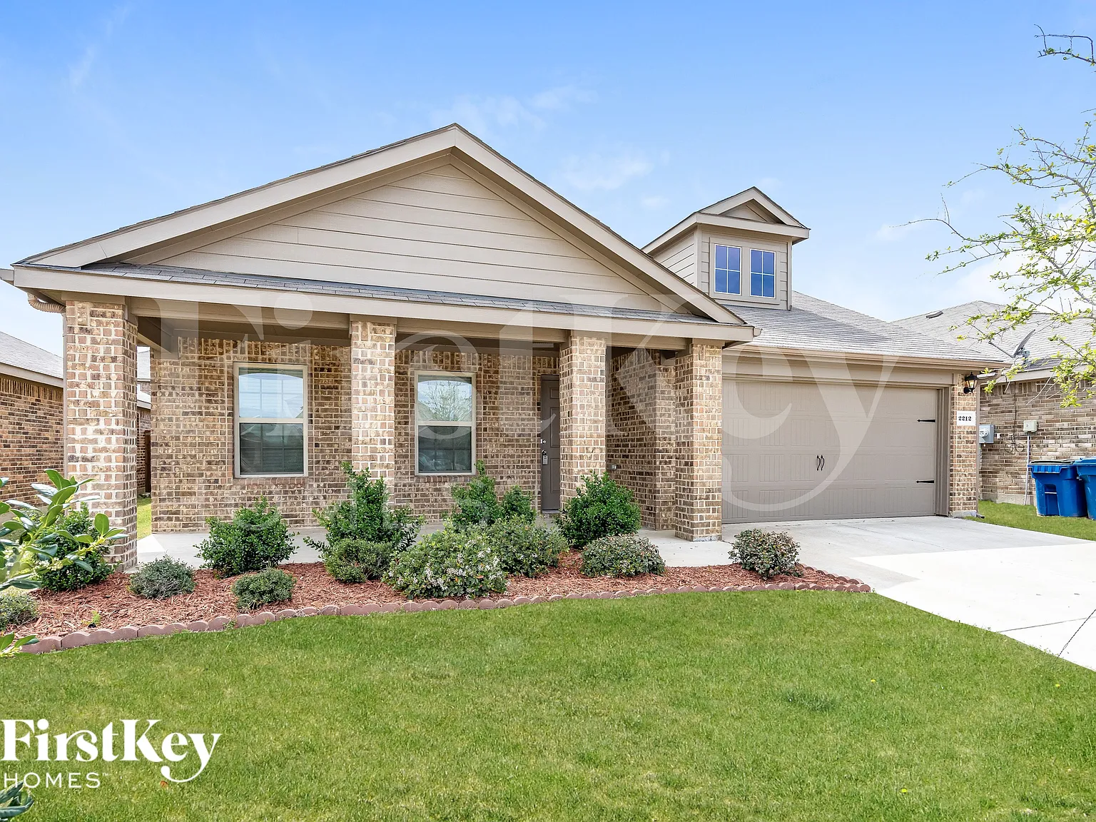 4 bed, 2.5 bath, 2580 sqft, $2,440 — Photo 1