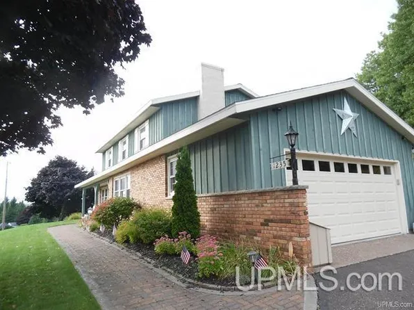 1235 Minnesota St, Hancock, MI 49930