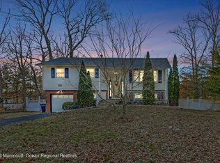 35 Holiday Rd, Manalapan, NJ 07726