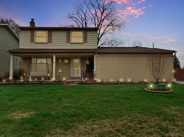 49033 Michelle Ann Dr, Chesterfield, MI 48051