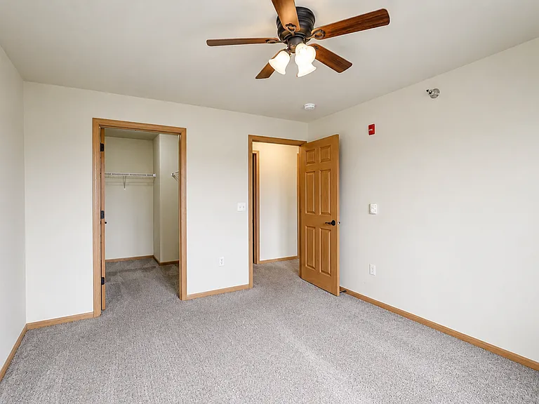 Berry Pointe Luxury Apartments — Photo 39