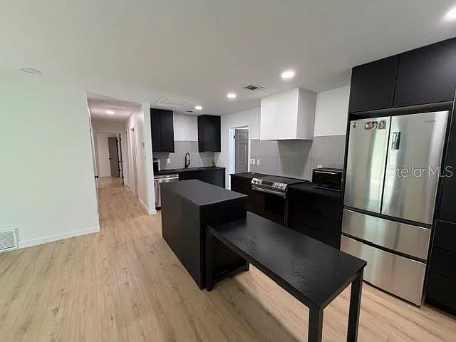 1405 Park Lake St — Photo 3