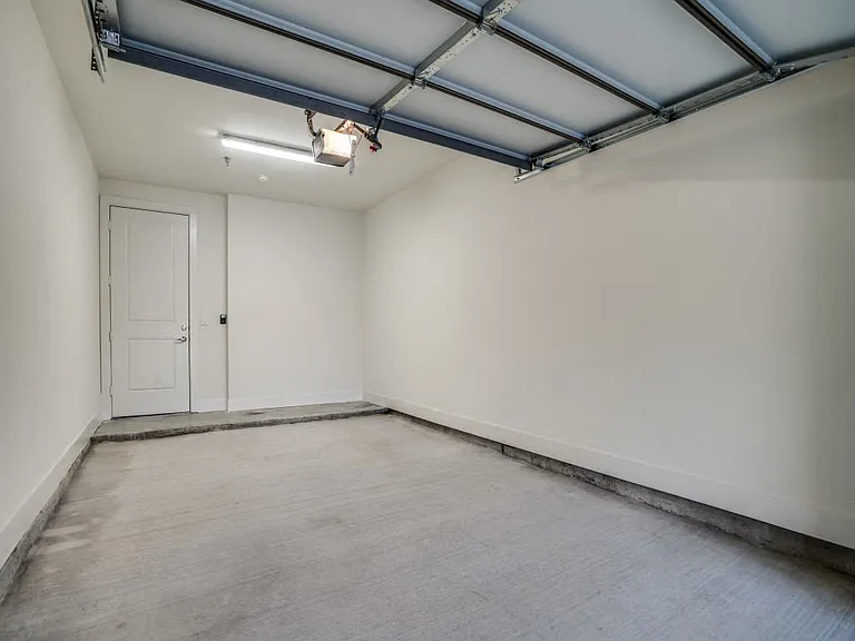 Aura Southgate Apartments — Photo 41