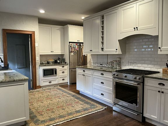 5th image of 1333 N Cascade Ave
