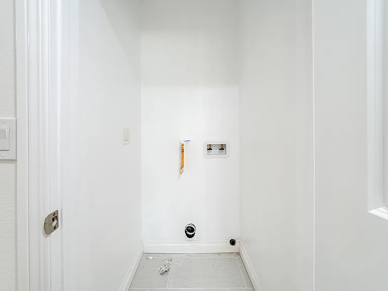 1170 E 45th St — Photo 16