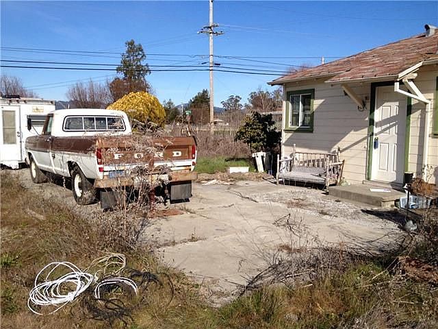 2nd image of 498 E Railroad Ave