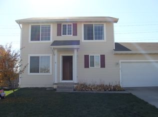 1518 Nine Iron Dr, West Des Moines, IA 50266