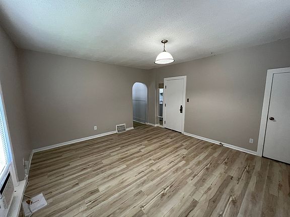 2nd image of 124 E 6th Ave #2