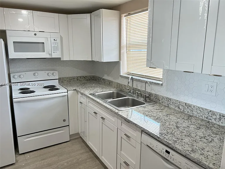 9351 Fontainebleau Blvd #B403 — Photo 8