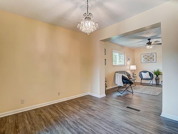 3rd image of 8432 Holiday Hills Dr
