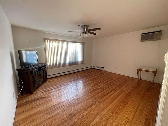 4th image of 908 River Dr Floor 2