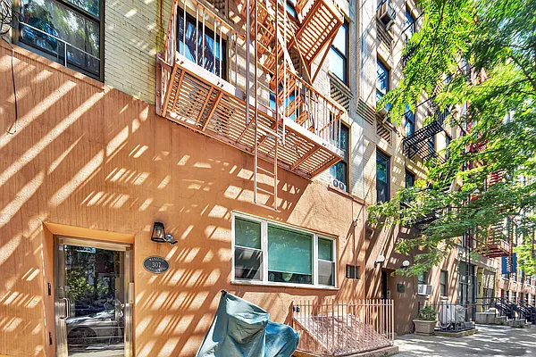 Rented by Compass | media 2