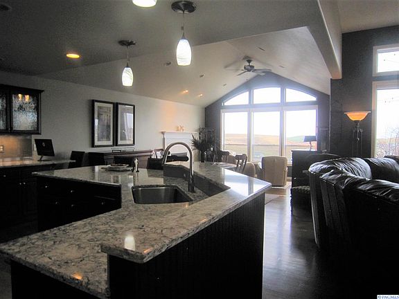 5th image of 1015 SW Itani Dr