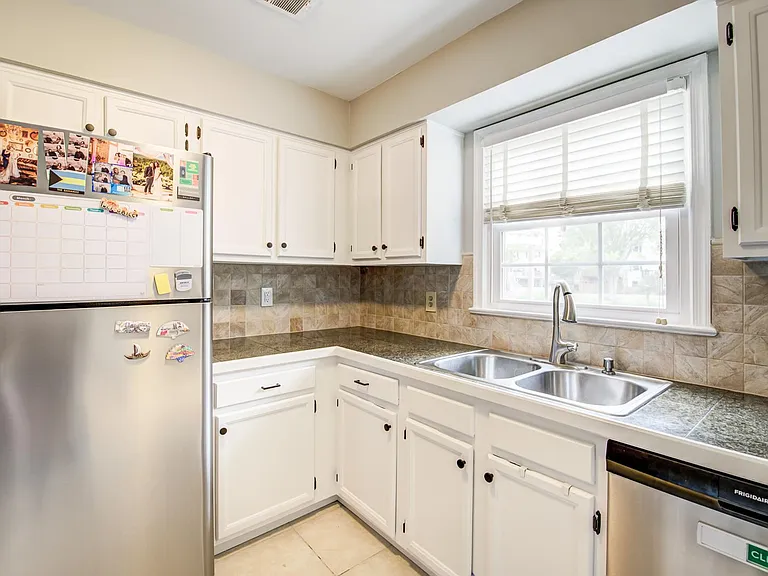 7112 Lake Cove Dr — Photo 18