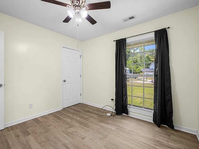 103 Oakwood Ct — Photo 15