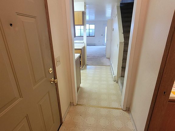 3rd image of 176 Palace Cir