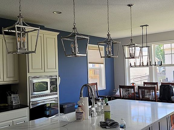 5th image of 276 Ardennes Ave E