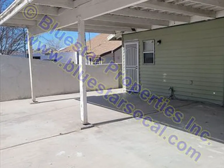 15469 Hesperia Rd — Photo 10