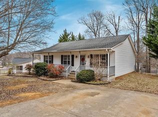 113 Falling Creek Dr, Thomasville, NC 27360