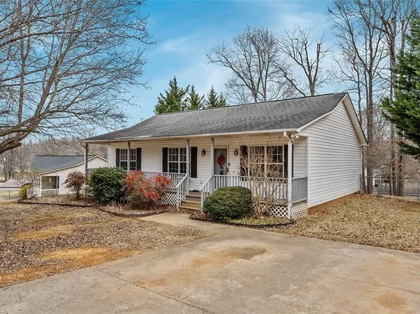 113 Falling Creek Dr, Thomasville, NC 27360