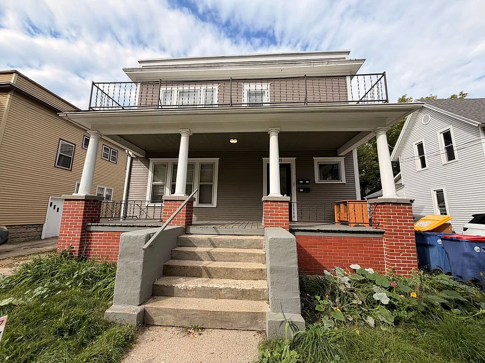 321 Pine Ave NW