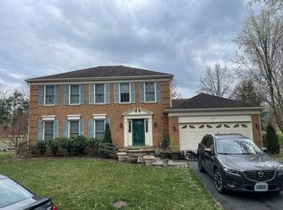 13117 Applegrove Ln, Herndon, VA 20171