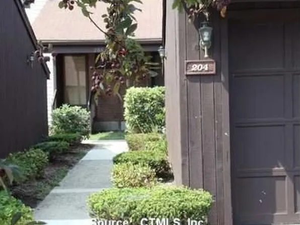 204 Mill Pond Dr, South Windsor, CT 06074