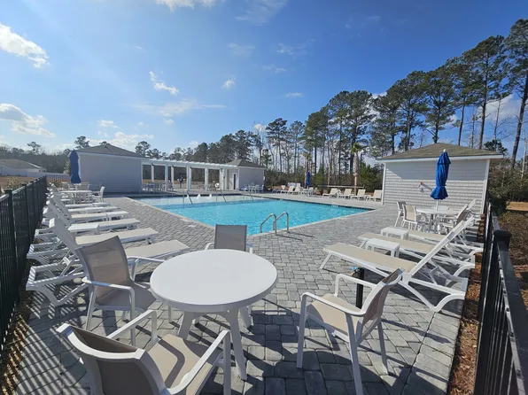 136 Ashworth Dr, Tabor City, NC 28463
