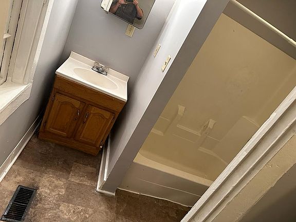 3rd image of 331 Wood St #1
