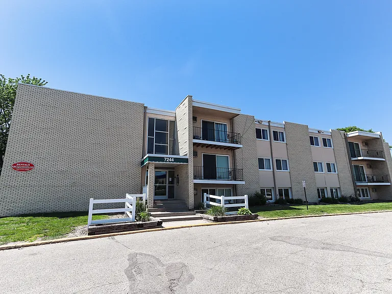 Cedar Avenue Apartments — Photo 7