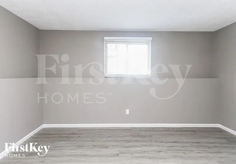 910 Woodlark Dr — Photo 11