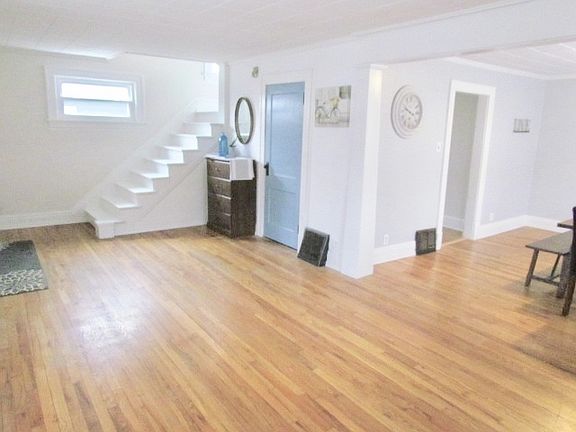 3rd image of 327 Parkovash Ave
