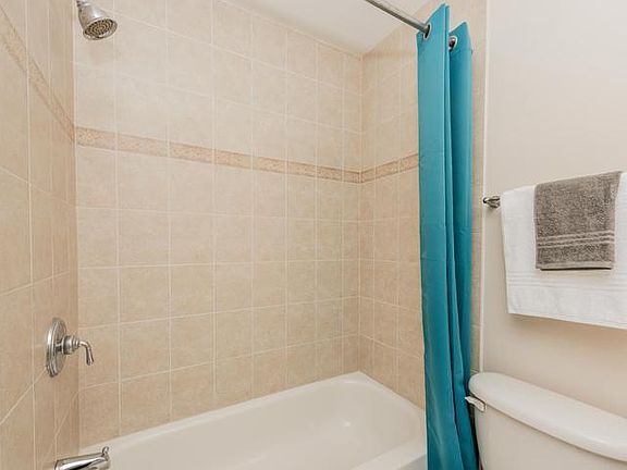 5th image of 2412 Foster Ave