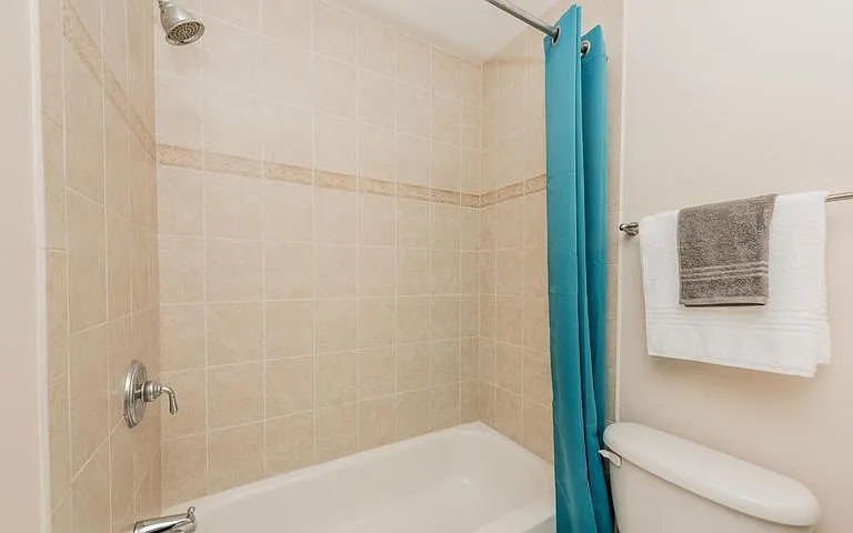 2412 Foster Ave — Photo 5