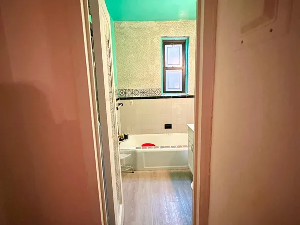 69-40 Yellowstone Boulevard image 9 of 18