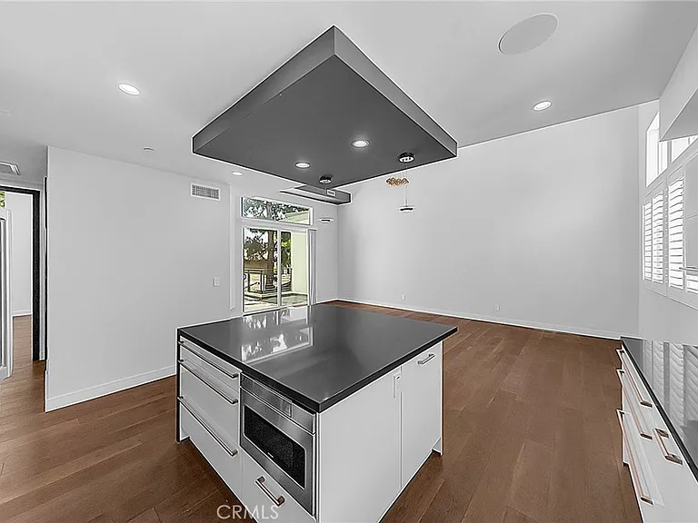 2119 Grant Ave #B — Photo 6