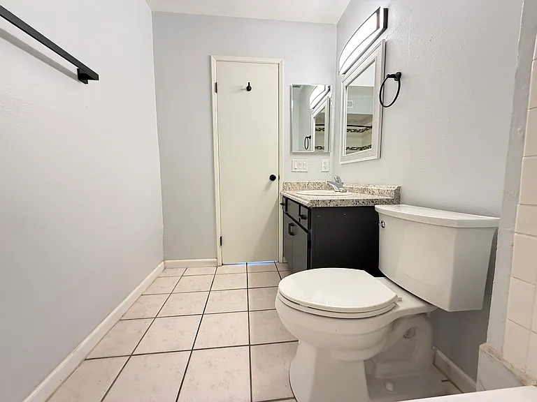 4272 Hampshire Green Ct — Photo 20