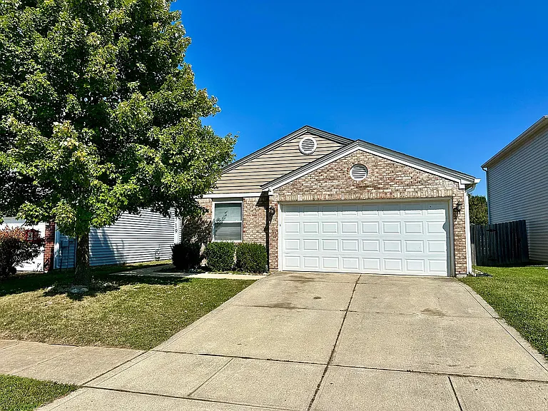 1719 Elijah Blue Dr — Photo 2