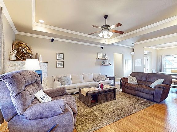 4th image of 4411 W Meadow Oaks Dr